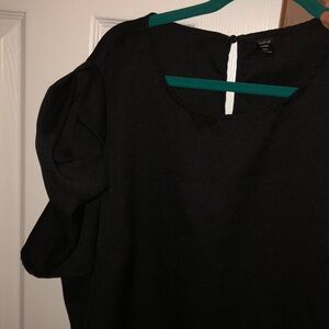 Bundle Alert💎 3 for $12: 
Black shein puff sleeve blouse
